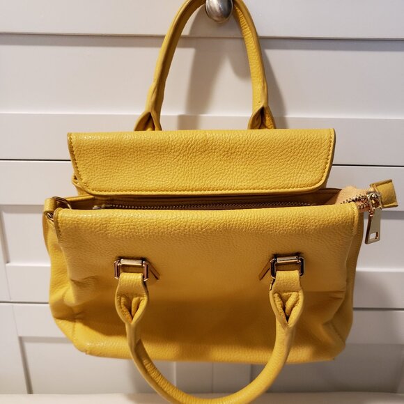 Emmylou Crossbody Purse ~ Urban Expression - Picture 4 of 4